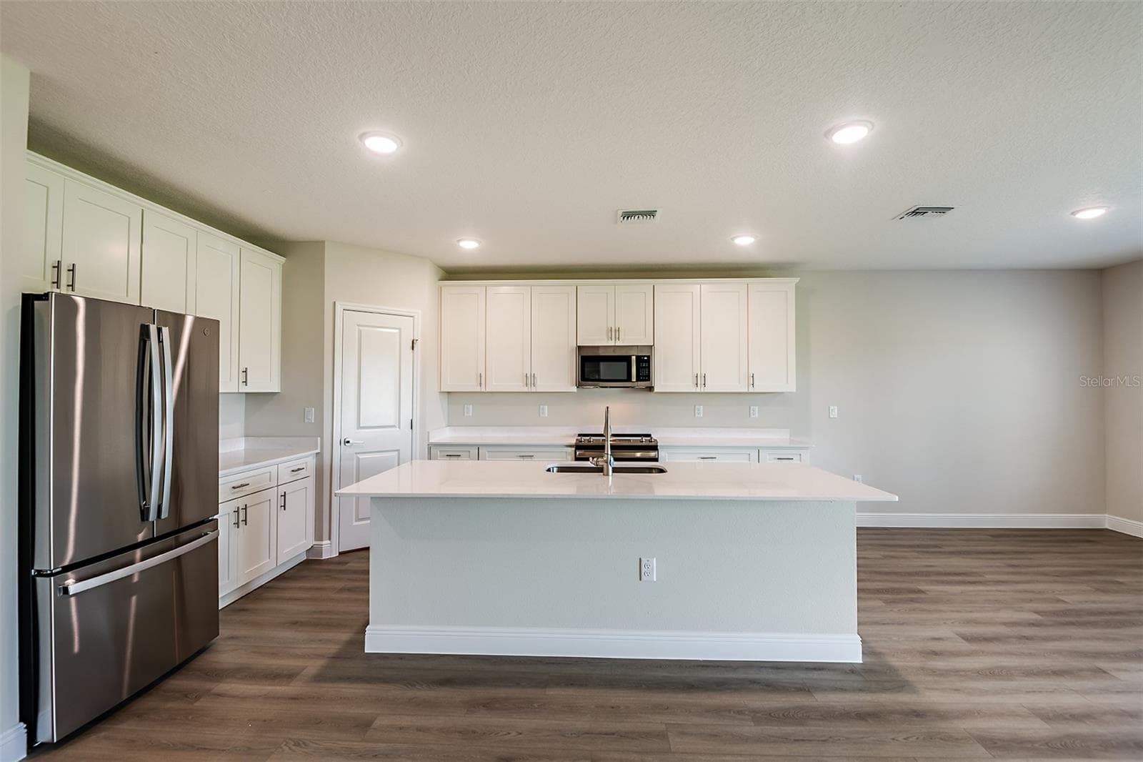 Single Family Residence at 31717 BIENVILLE LN, WESLEY CHAPEL, photo 7 of 31