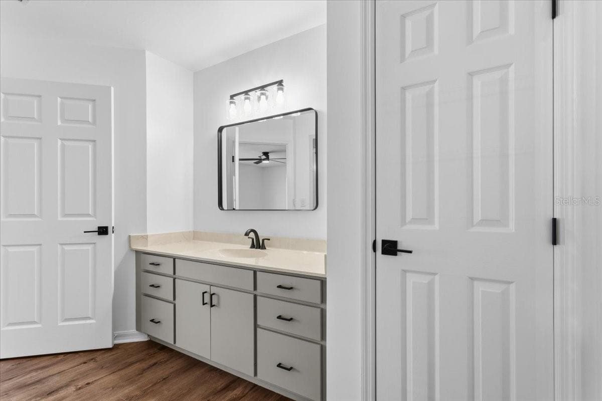 master bath - 957 NE 354TH AVE, OLD TOWN
