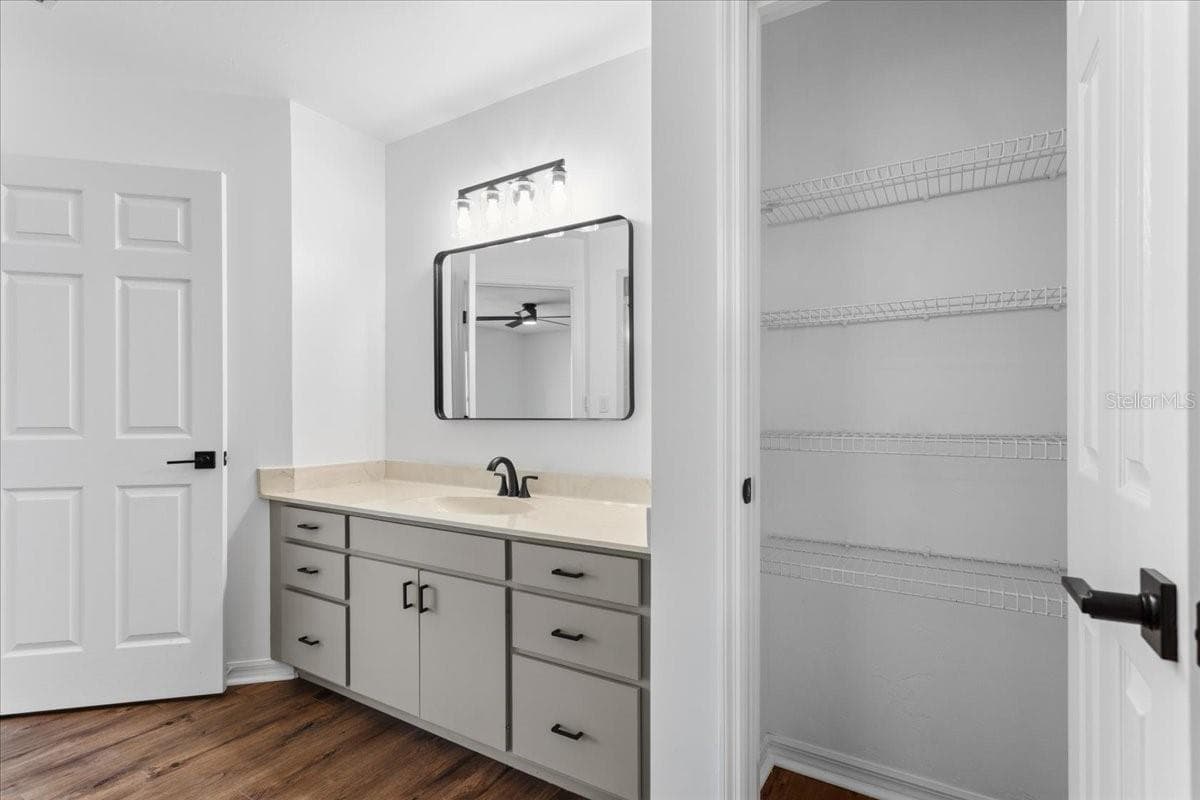 master bath - 957 NE 354TH AVE, OLD TOWN