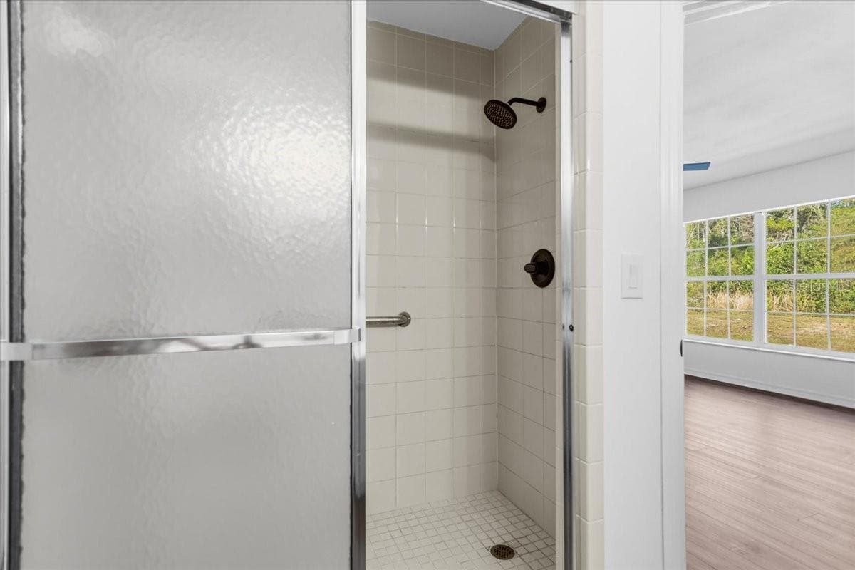 walk in shower in master - 957 NE 354TH AVE, OLD TOWN