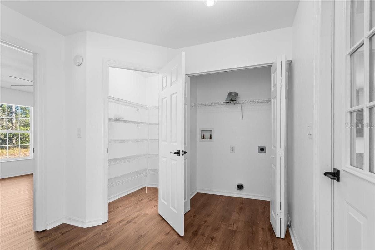 pantry and utility - 957 NE 354TH AVE, OLD TOWN