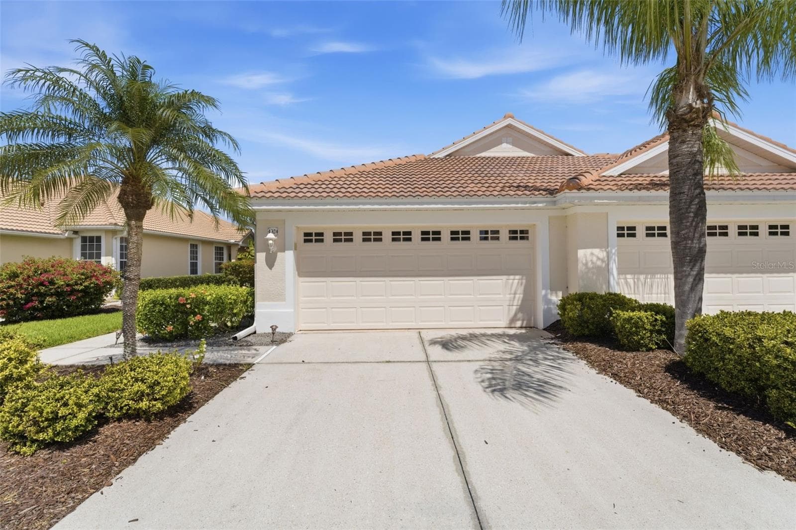 4924 WHISPERING OAKS DR