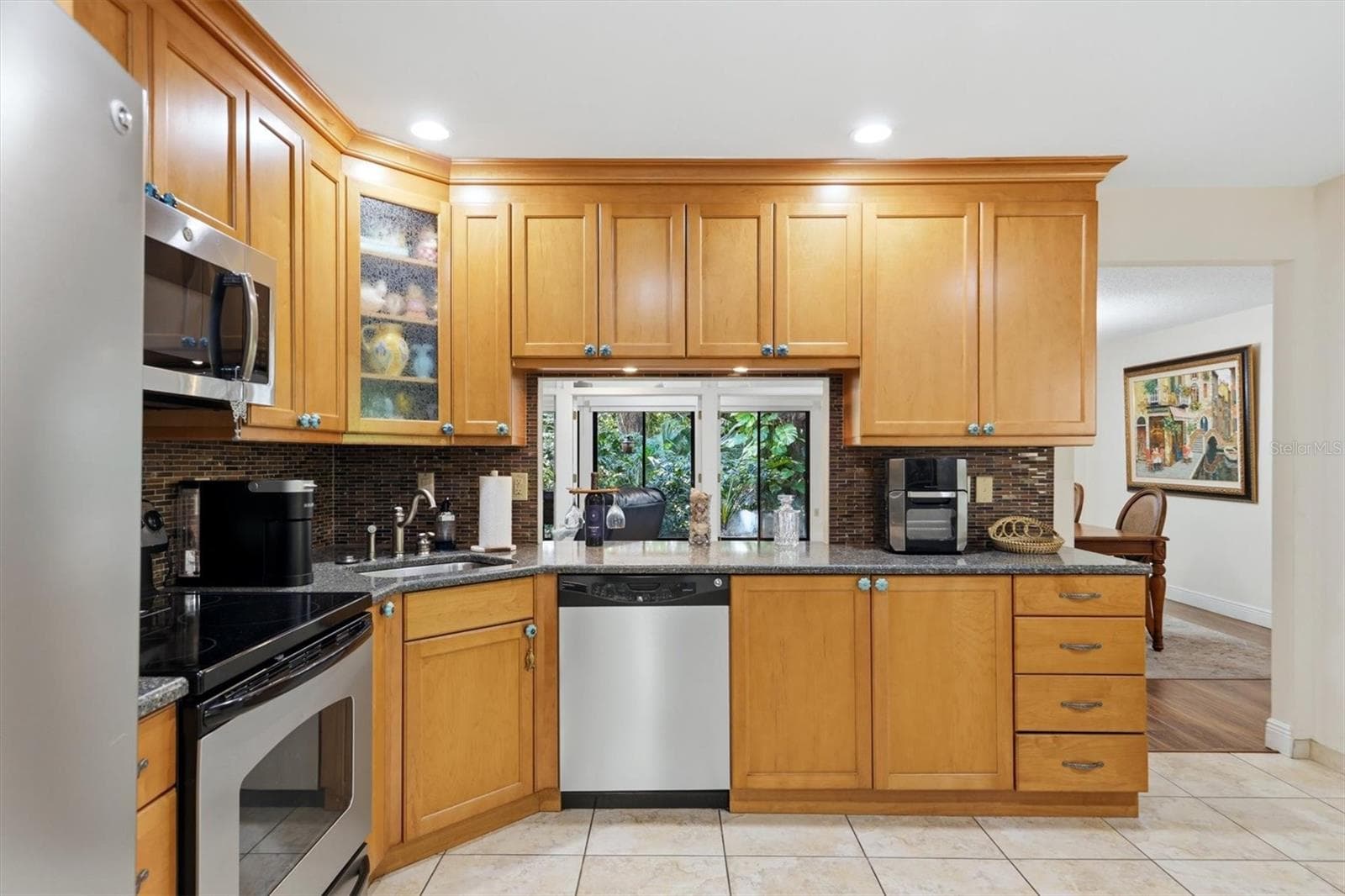 Open passthrough to dining/living area - 3351 THORNWOOD RD #3351, SARASOTA