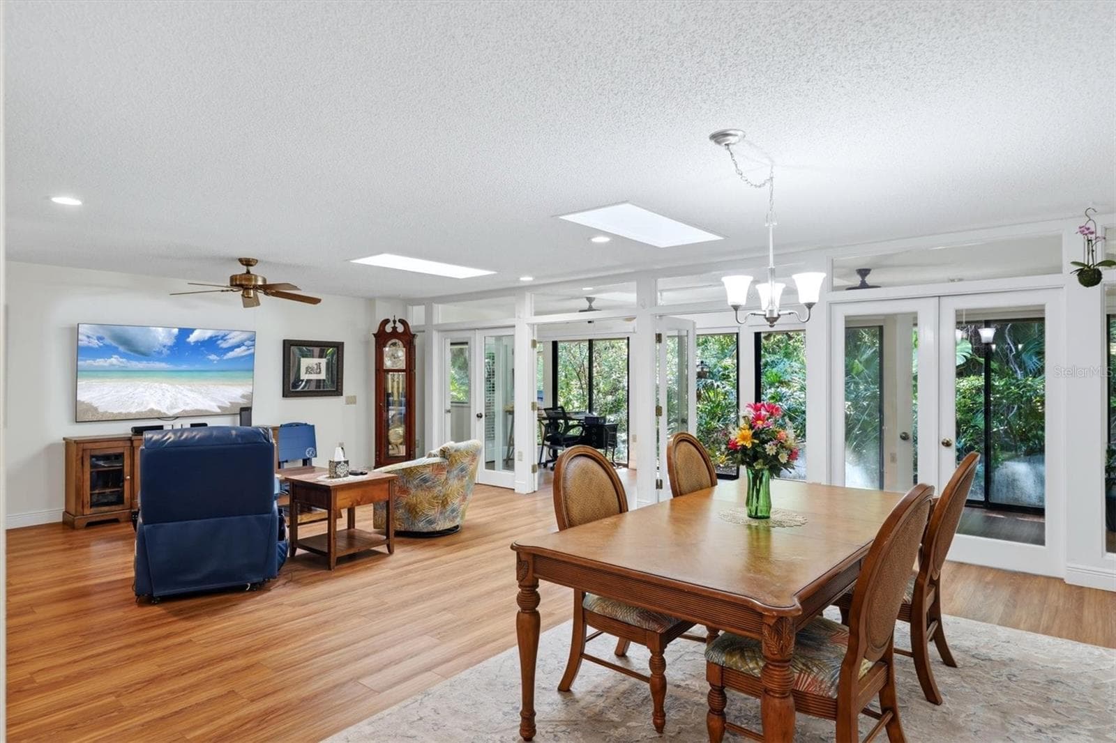 Open dining/living/sunroom area - 3351 THORNWOOD RD #3351, SARASOTA