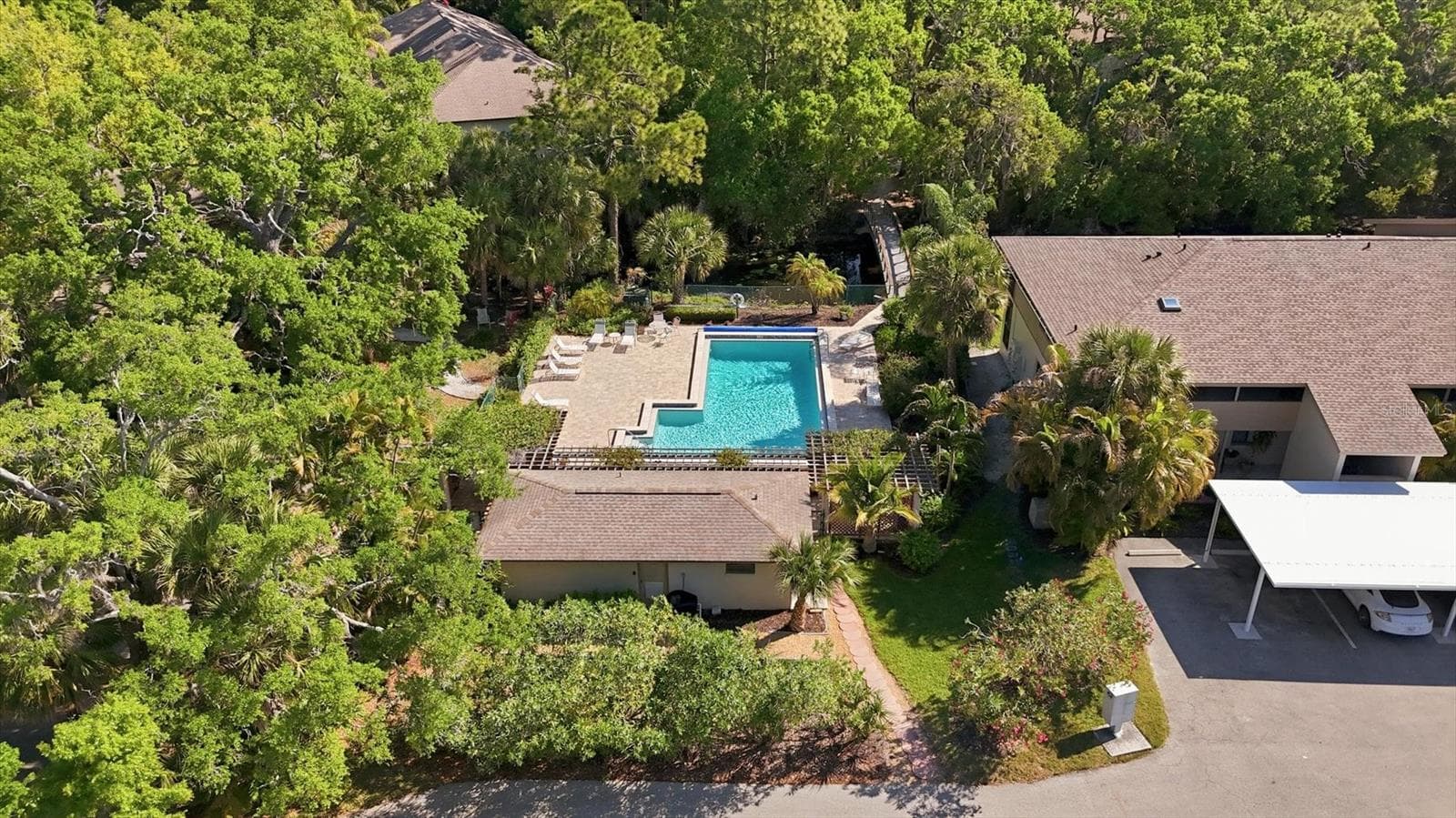 Community kitchen, bathrooms at pool area - 3351 THORNWOOD RD #3351, SARASOTA