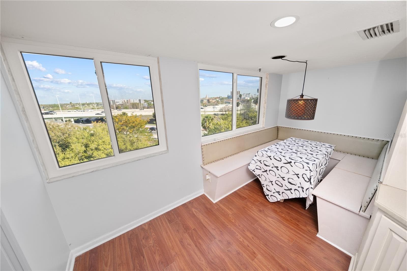 Door entry light and bright!!~ - 201 W LAUREL ST #701, TAMPA