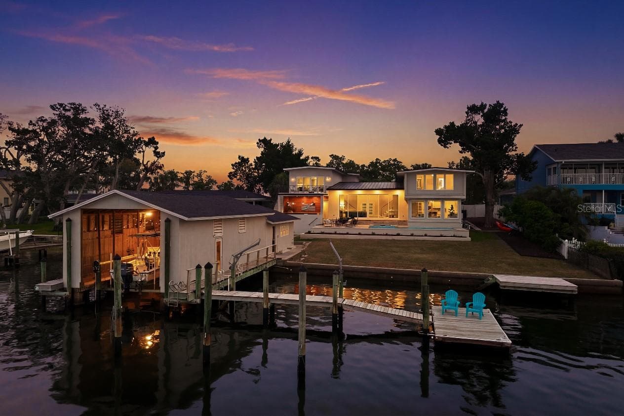 Exterior Evening - 915 BAYSHORE DR, TARPON SPRINGS