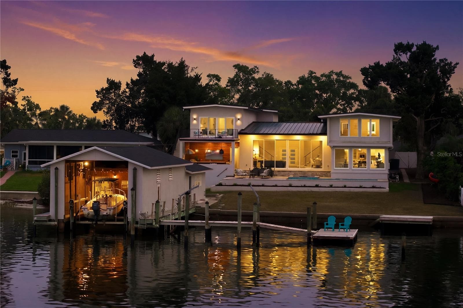 Exterior Evening - 915 BAYSHORE DR, TARPON SPRINGS