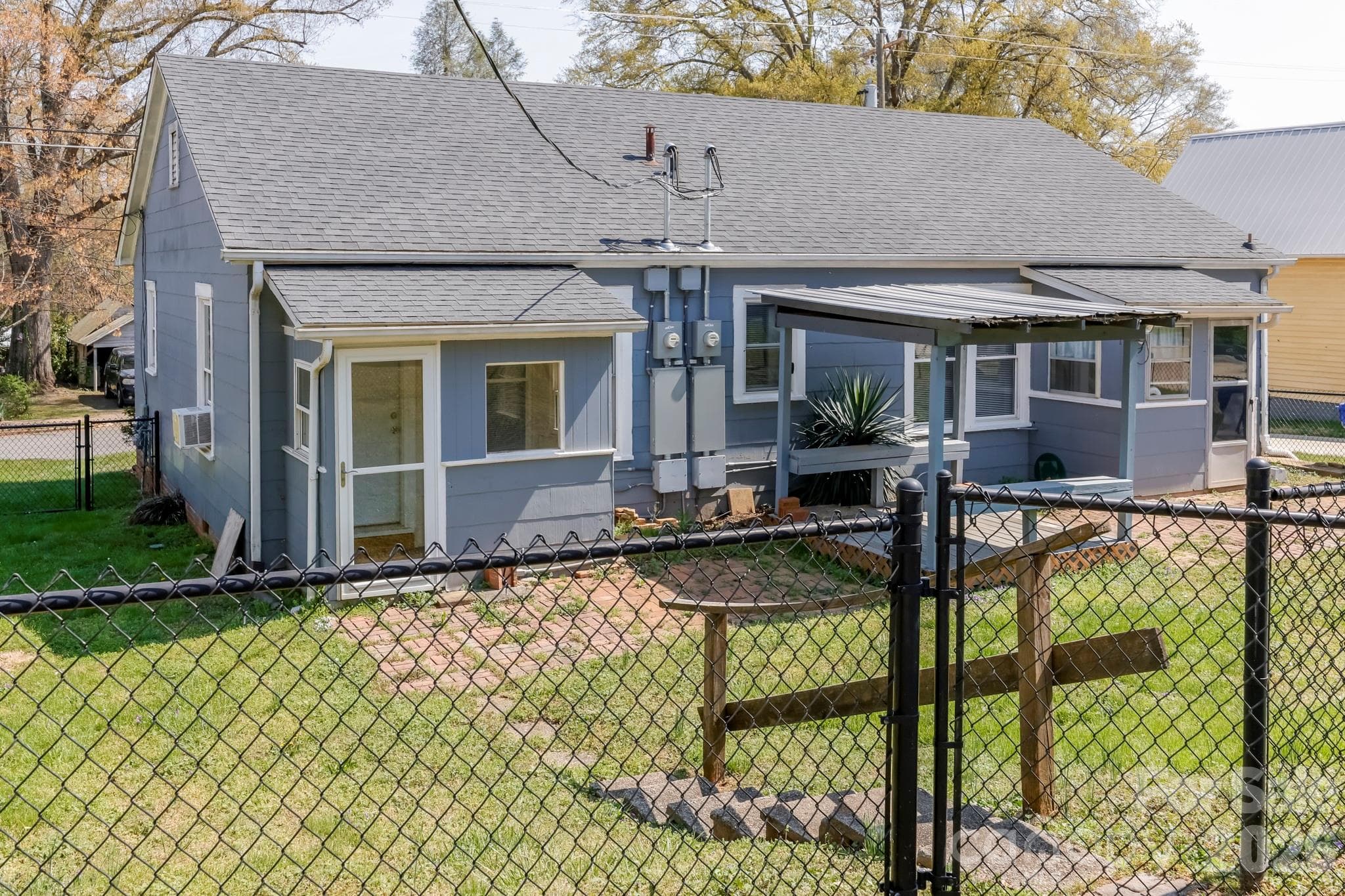 Rear - Rutherfordton