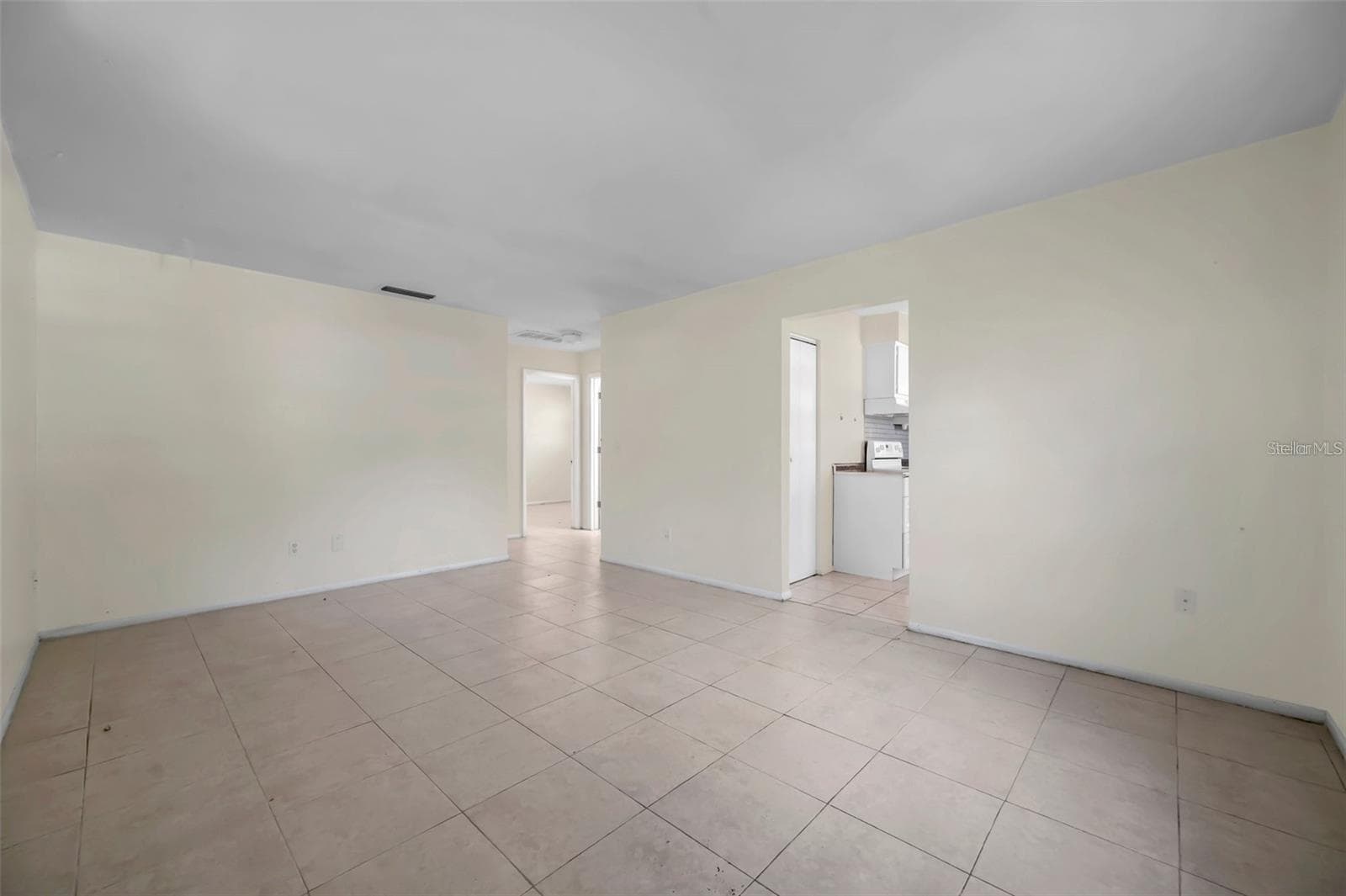Tile floors throughout for easy maintenance. - 914 LAKE PALMS DR, LARGO