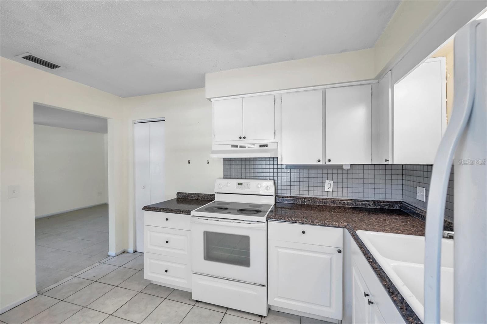 Duplex at 914 LAKE PALMS DR, LARGO, photo 15 of 26