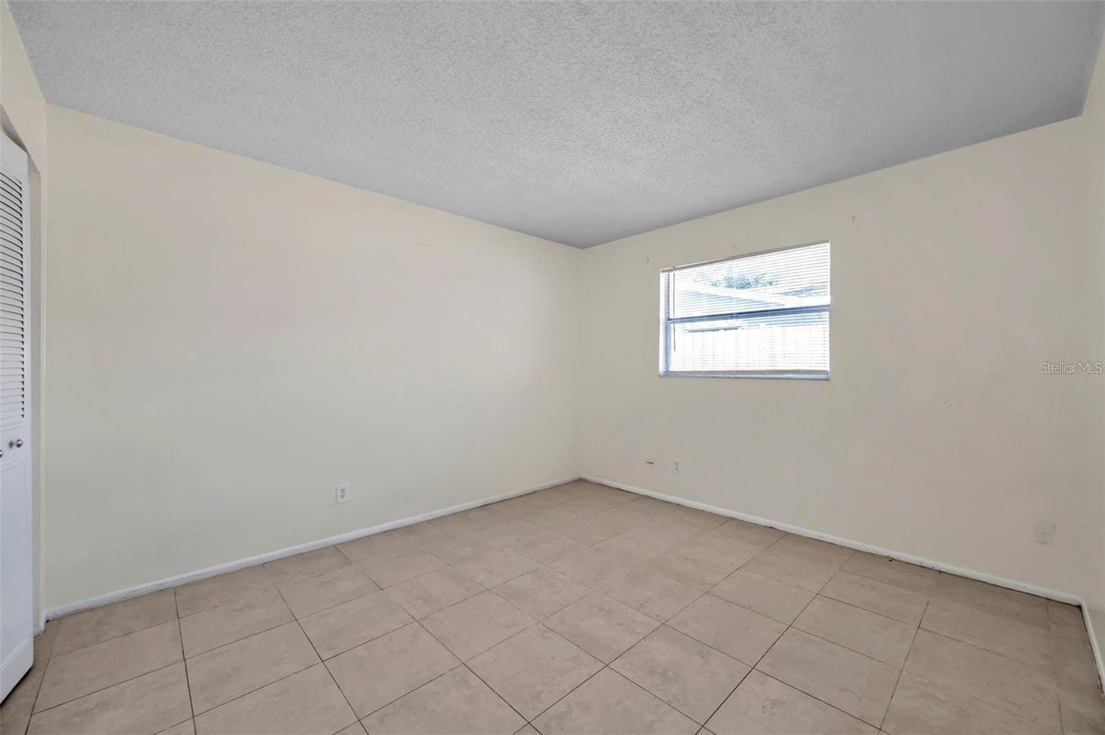 As you can see, the same easy maintenance floors throughout. - 914 LAKE PALMS DR, LARGO