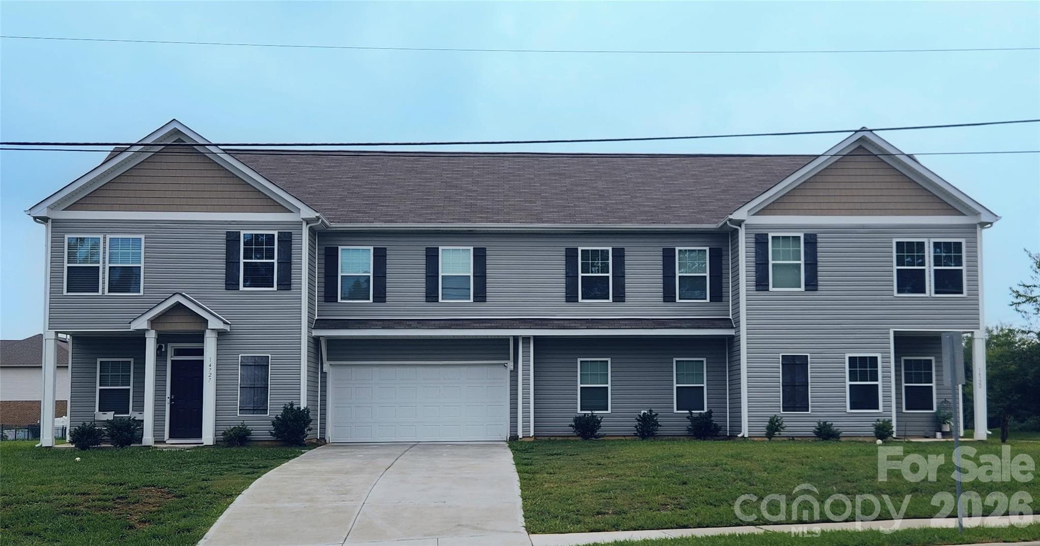 Two symmetrical units side by side - Charlotte