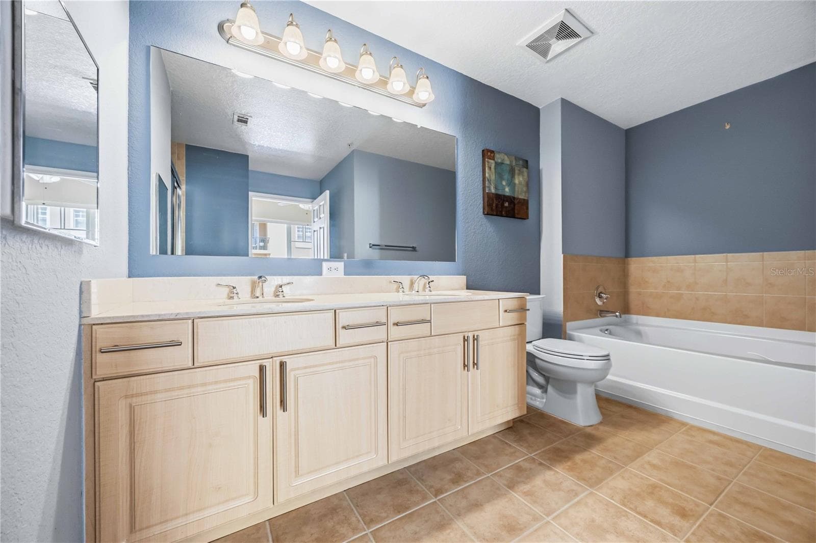 Condominium at 1064 N TAMIAMI TRL #1406, SARASOTA, photo 11 of 29