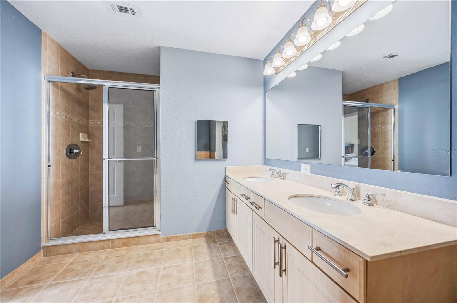 Condominium at 1064 N TAMIAMI TRL #1406, SARASOTA, photo 12 of 29