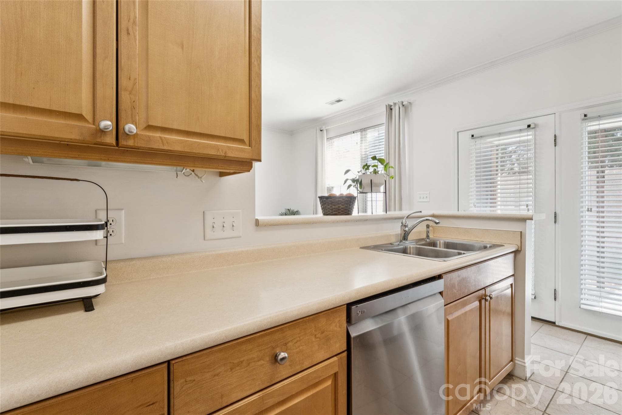 Townhouse at 2428 Madison Green Drive, Gastonia, photo 5 of 23