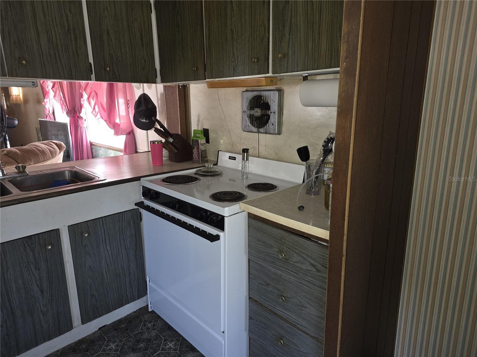 Mobile Home at 9300 KIOWA DR, NEW PORT RICHEY, photo 7 of 8