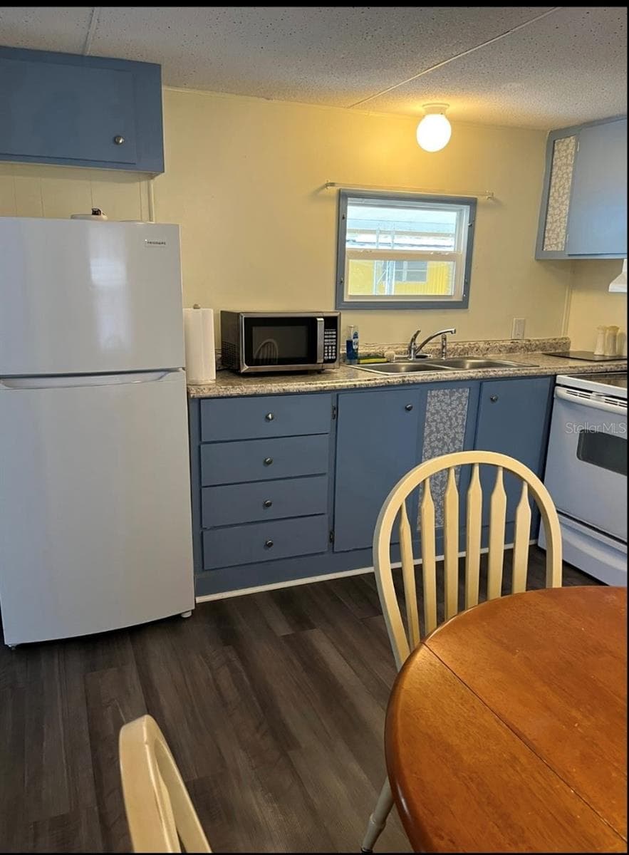 Mobile Home at 38961 STAPLEY CIR, ZEPHYRHILLS, photo 5 of 14