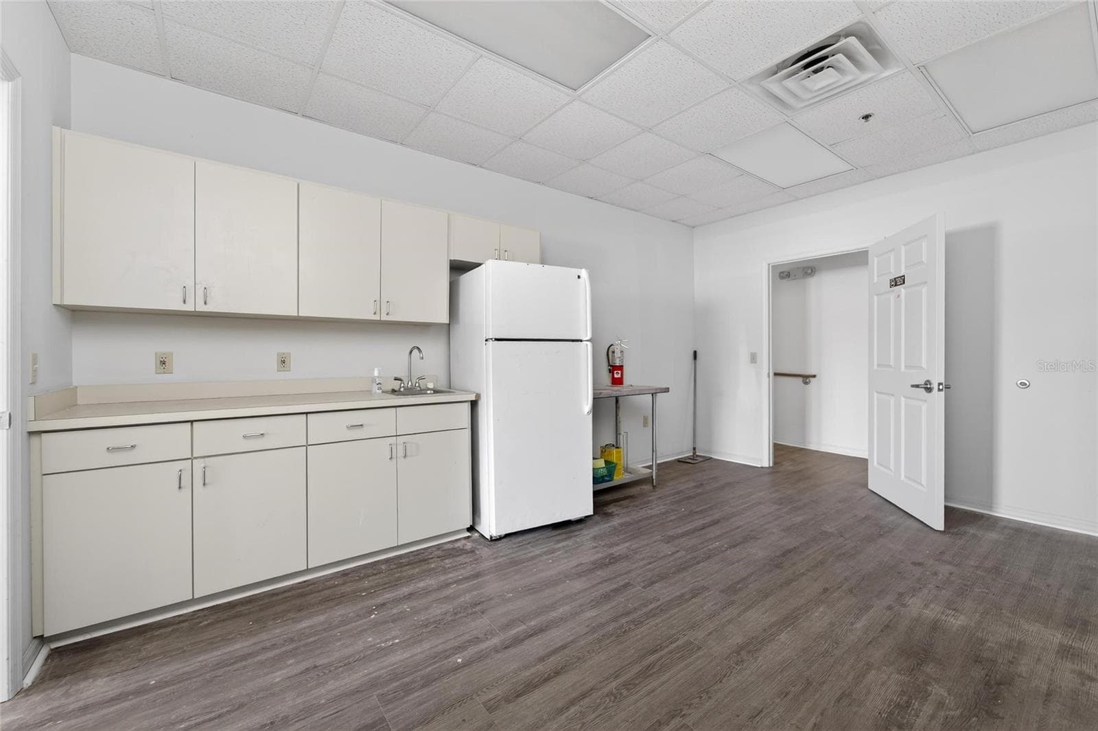 Office at 106 N EVERS ST, PLANT CITY, photo 27 of 44
