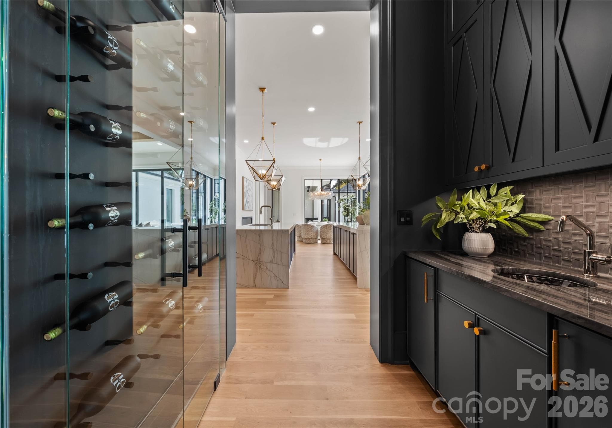 Wet bar with glass wine cabinet - Charlotte