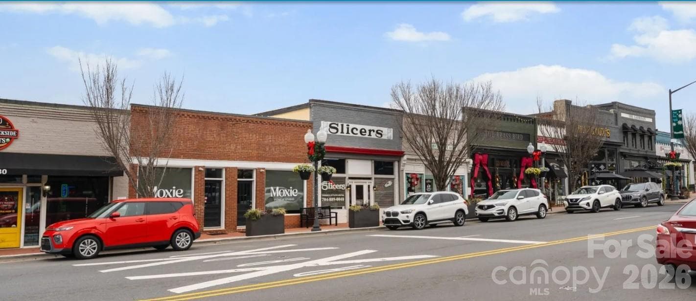 Downtown Pineville - 3016 Broken Spur Lane, Pineville