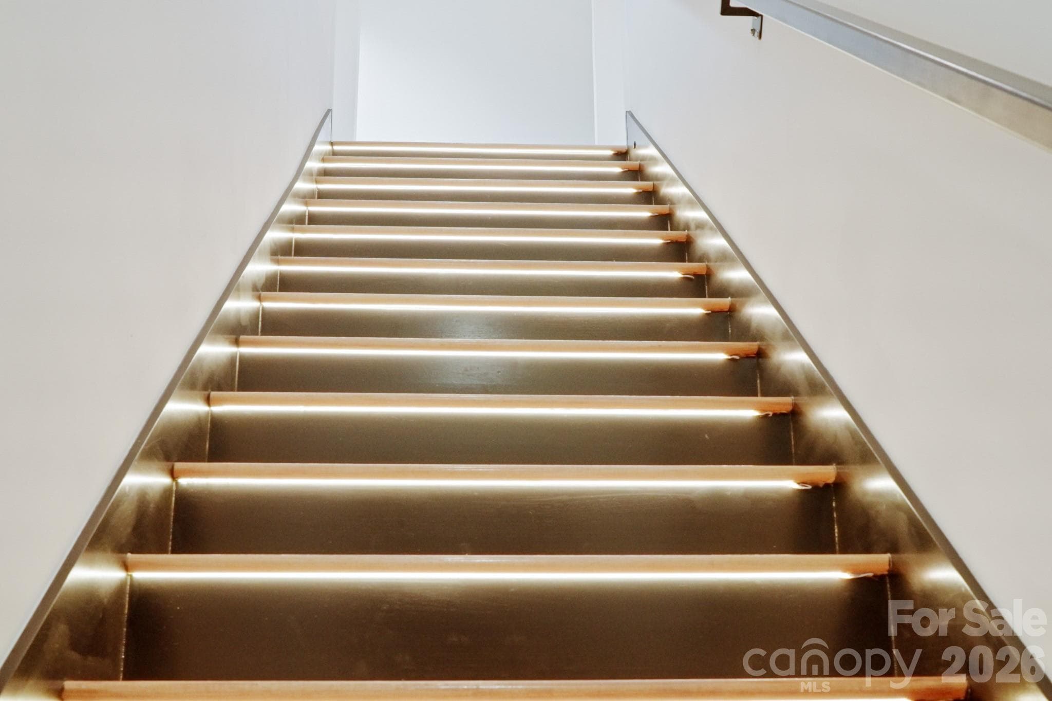 Automatic light up staircase - 74 Jeranna Road, Mills River