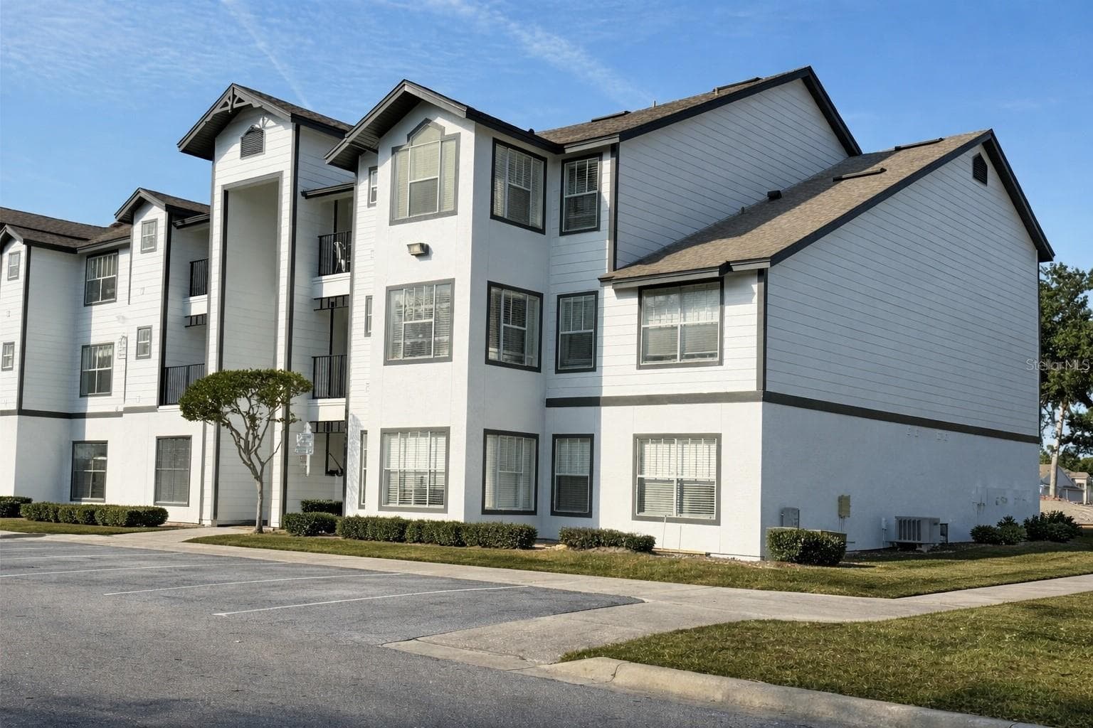 Condominium at 2201 KEY WEST CT #328, KISSIMMEE, photo 2 of 42