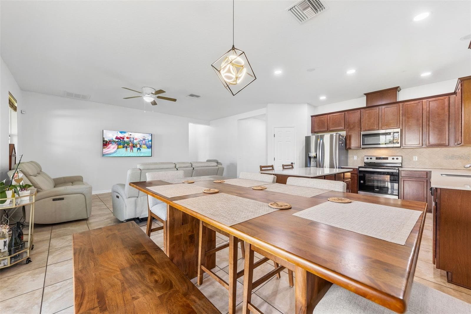 Single Family Residence at 12216 PRAIRIE PLANTATION WAY, ORLANDO, photo 4 of 17