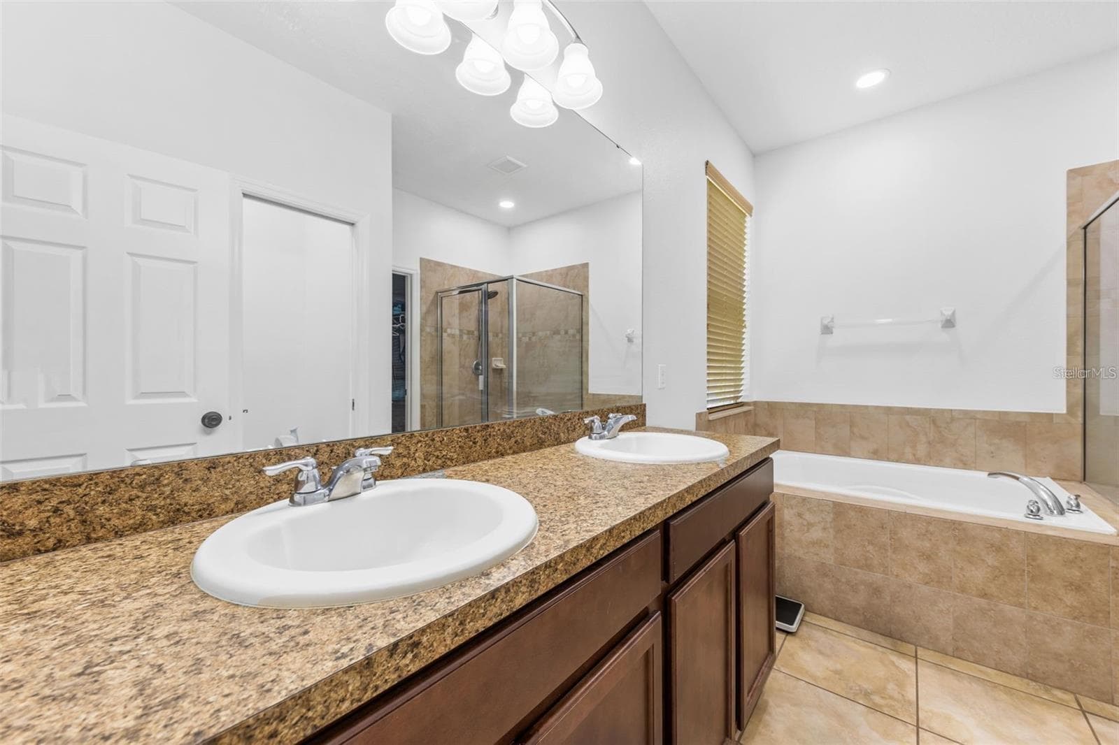 Single Family Residence at 12216 PRAIRIE PLANTATION WAY, ORLANDO, photo 11 of 17