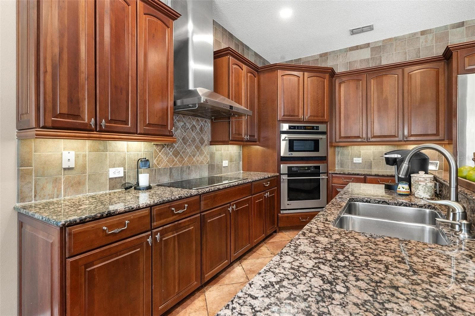 UPGRADED CABINETS - 3001 ISOLA BELLA BLVD, MOUNT DORA