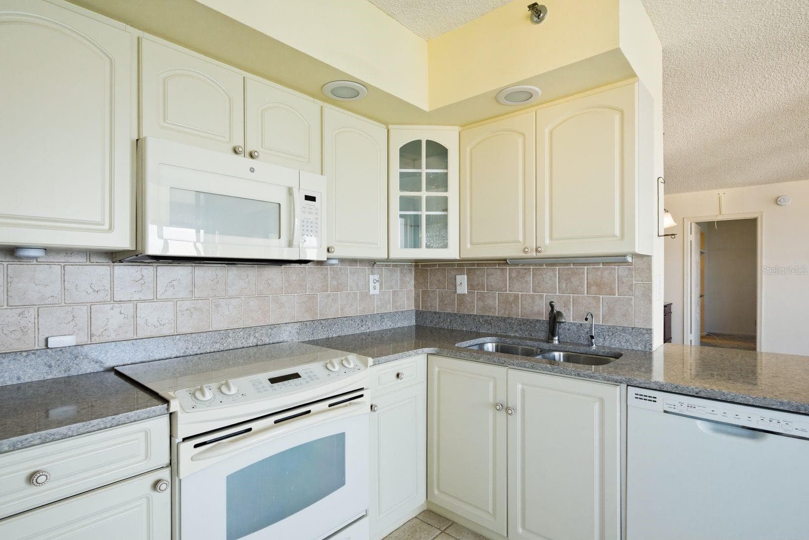 Condominium at 6287 BAHIA DEL MAR CIR #1202, ST PETERSBURG, photo 13 of 43