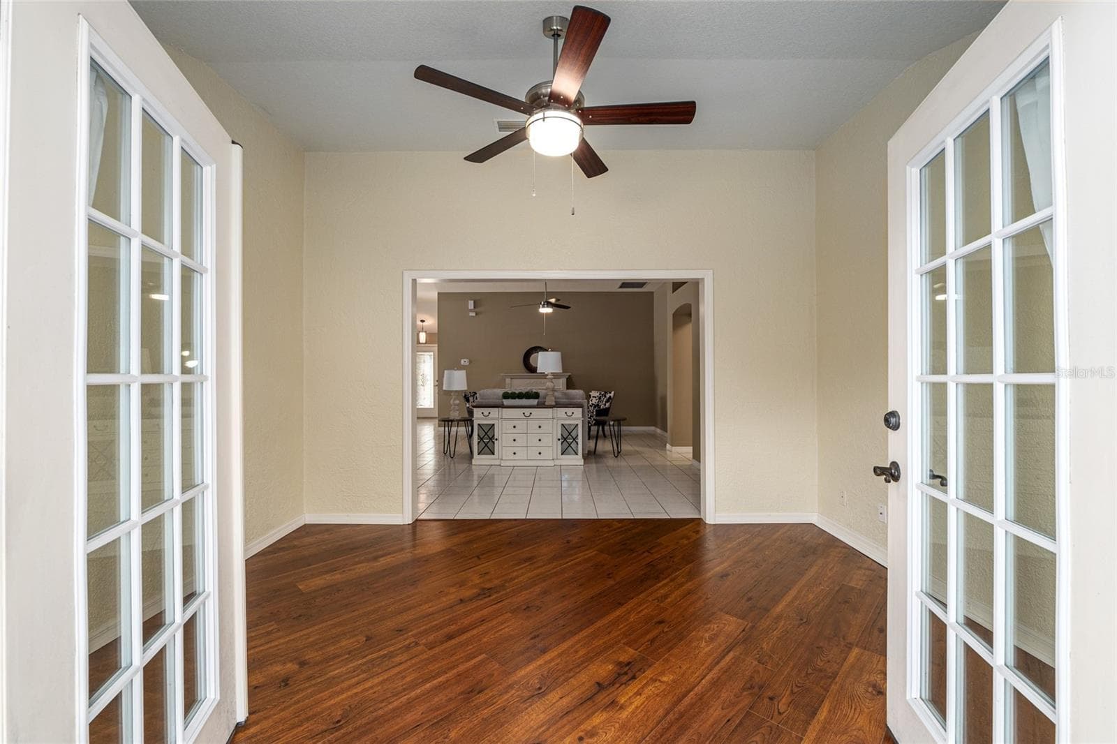 Flex Space to Living Area View: Versatile room connects seamlessly to the main living space through wide openings, offering flexible use options. - 110 CHULA VISTA AVE, LADY LAKE