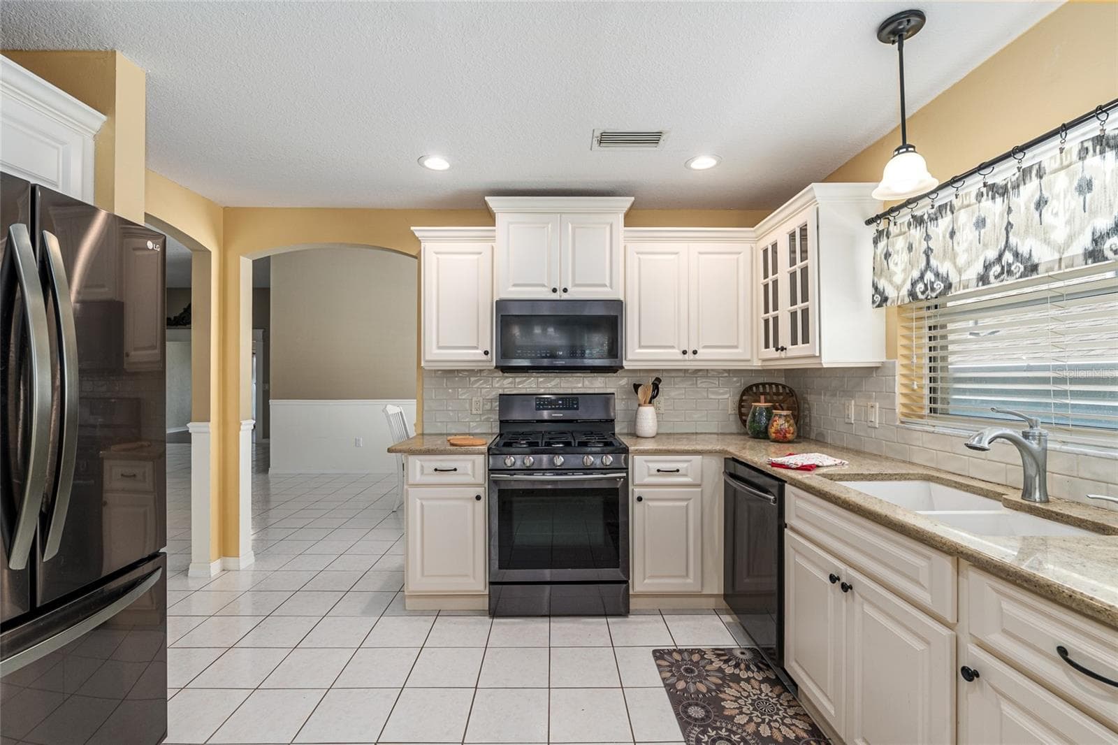 Kitchen Range & Storage: Kitchen highlights include gas range, built-in microwave, and abundant cabinetry for storage and organization. - 110 CHULA VISTA AVE, LADY LAKE