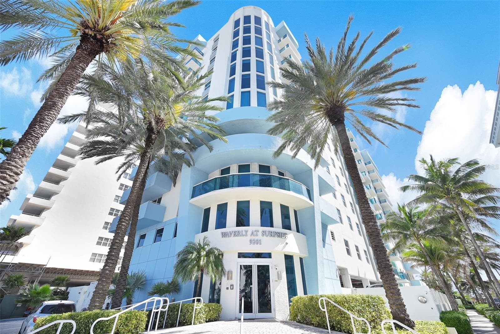 9201 COLLINS AVE #821