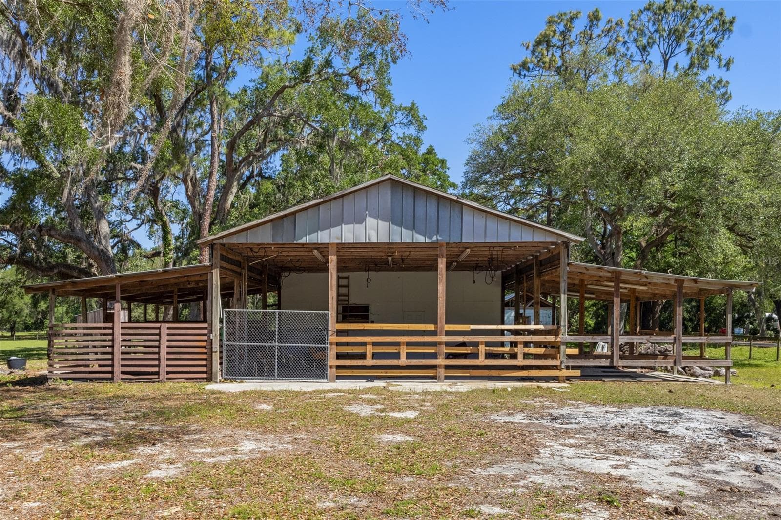 Barn with storage - 11902 CR 727, WEBSTER