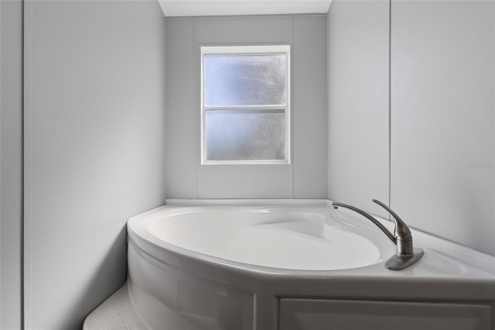 Garde tub - 11902 CR 727, WEBSTER