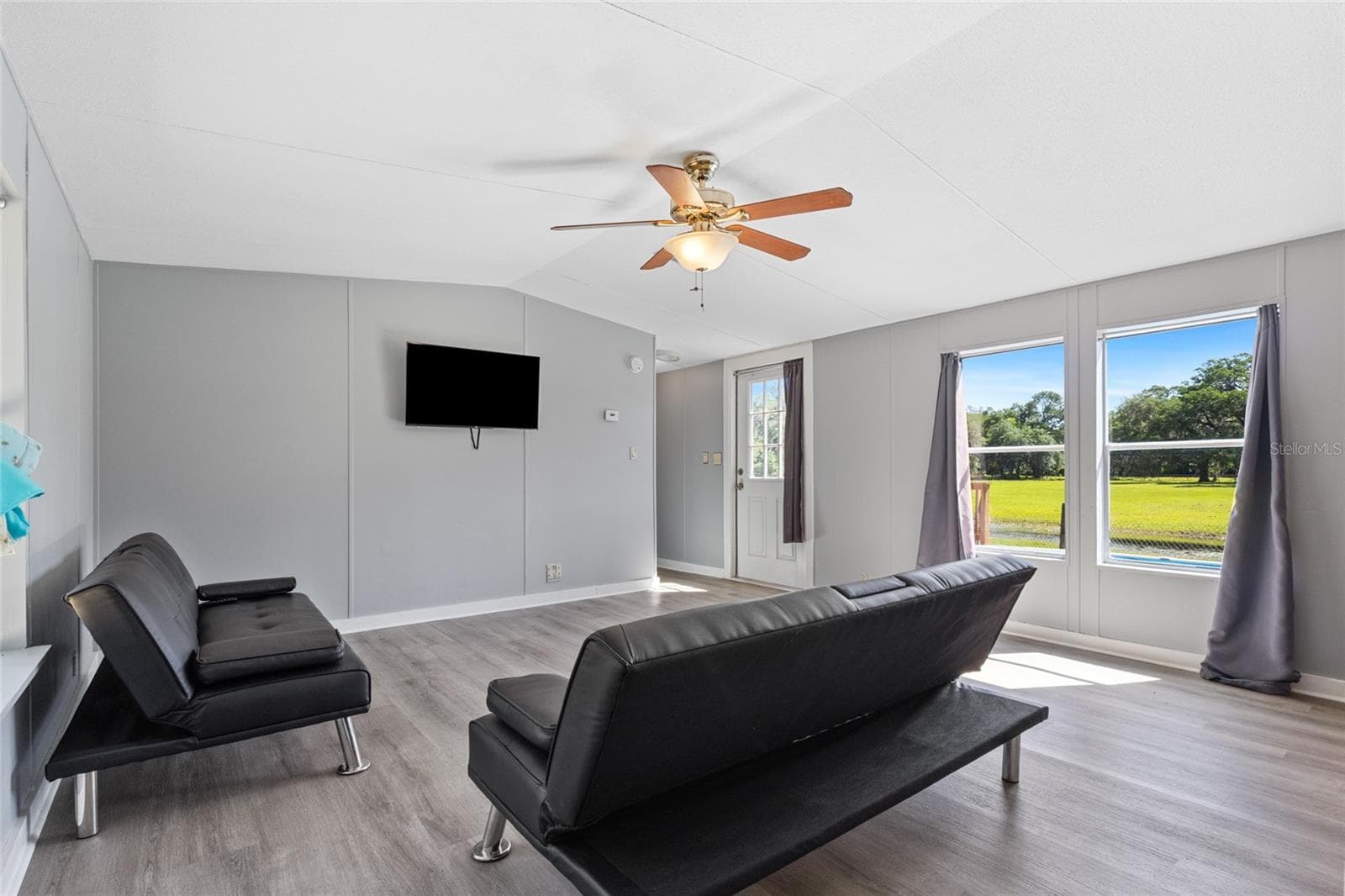 Living room - 11902 CR 727, WEBSTER