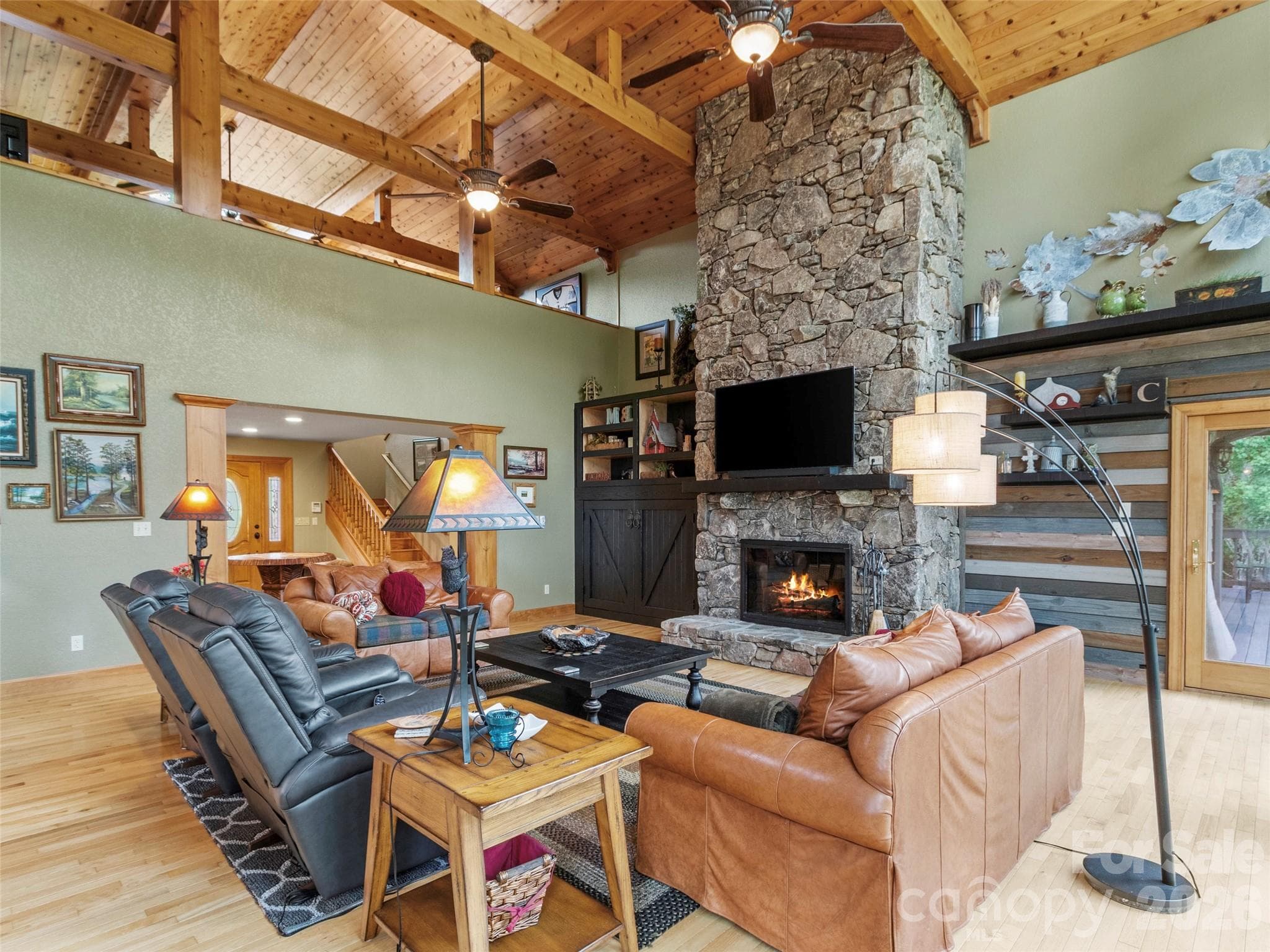 Bright and airy open floor plan with warm finishes - Burnsville