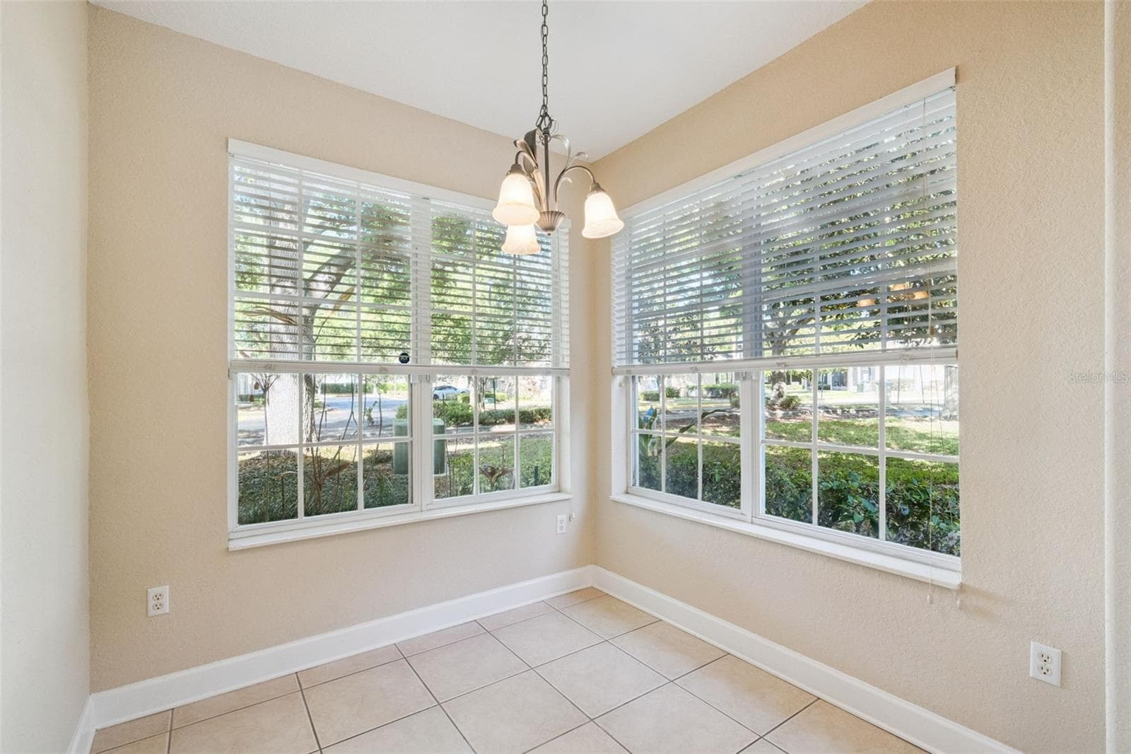 Breakfast Nook - 3099 METRO SEVILLA DR #101, ORLANDO