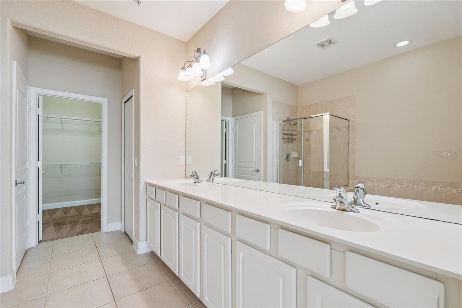 Primary Bathroom Downstairs - 3099 METRO SEVILLA DR #101, ORLANDO