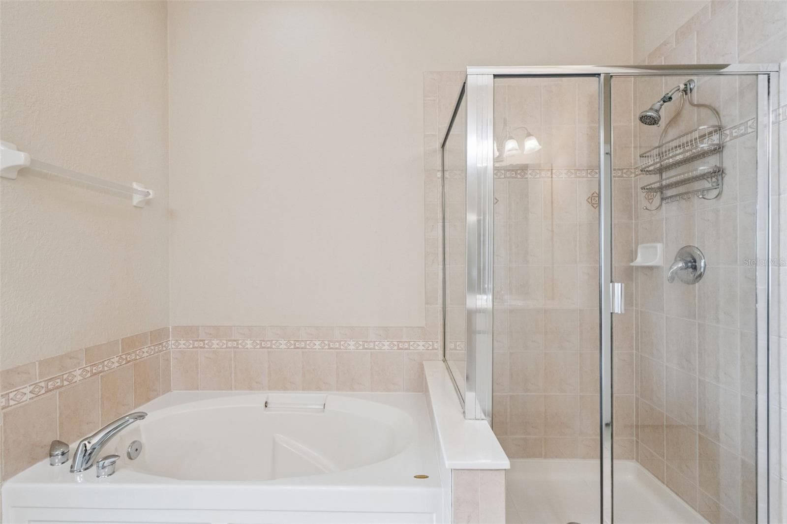 Primary Bathroom Downstairs - 3099 METRO SEVILLA DR #101, ORLANDO