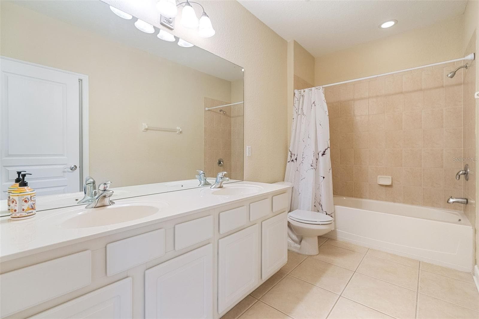 Hall Bath - 3099 METRO SEVILLA DR #101, ORLANDO
