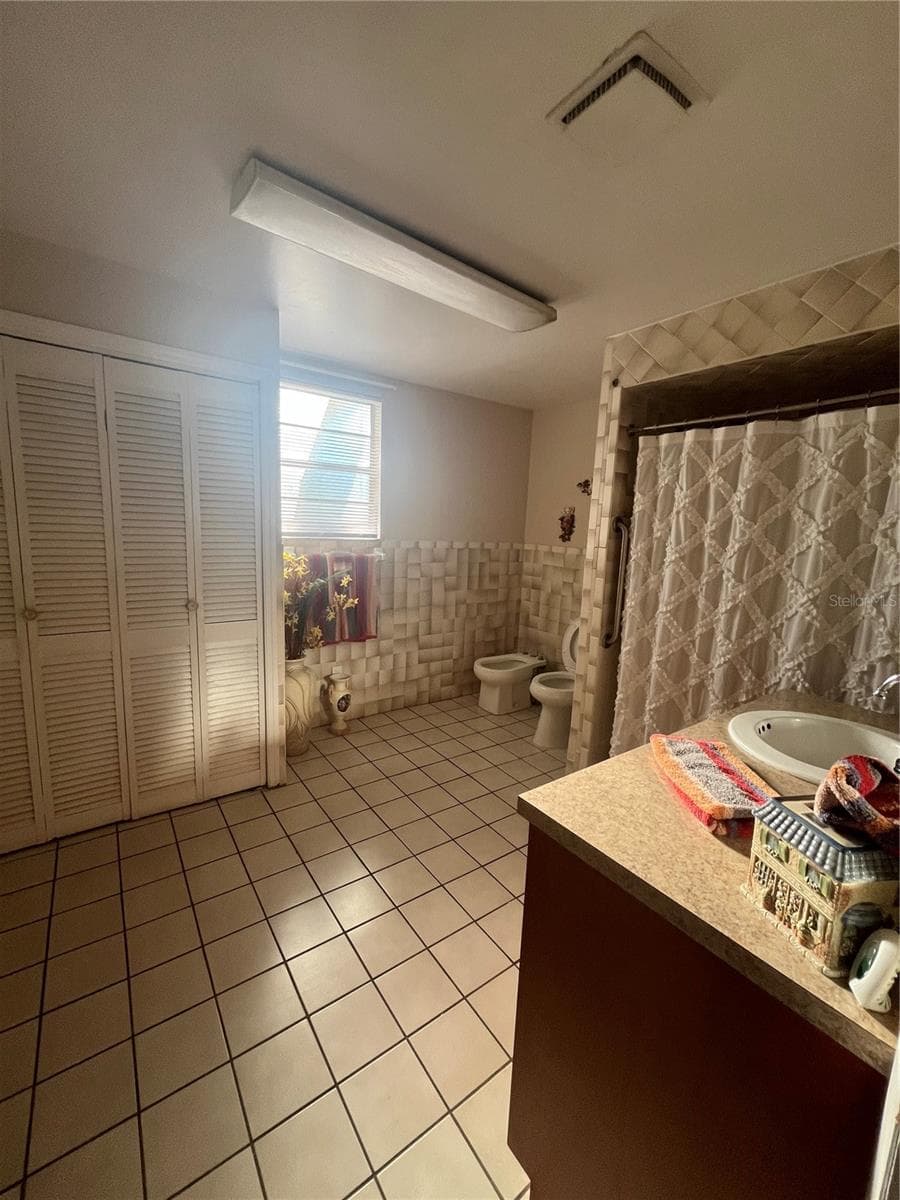Bathroom - 2405 CORRINE ST, TAMPA