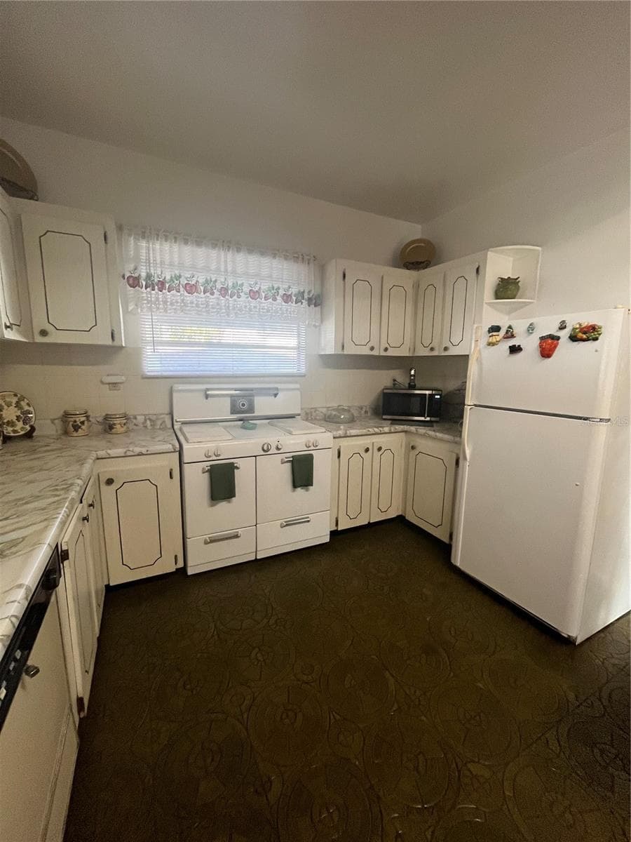 Kitchen - 2405 CORRINE ST, TAMPA