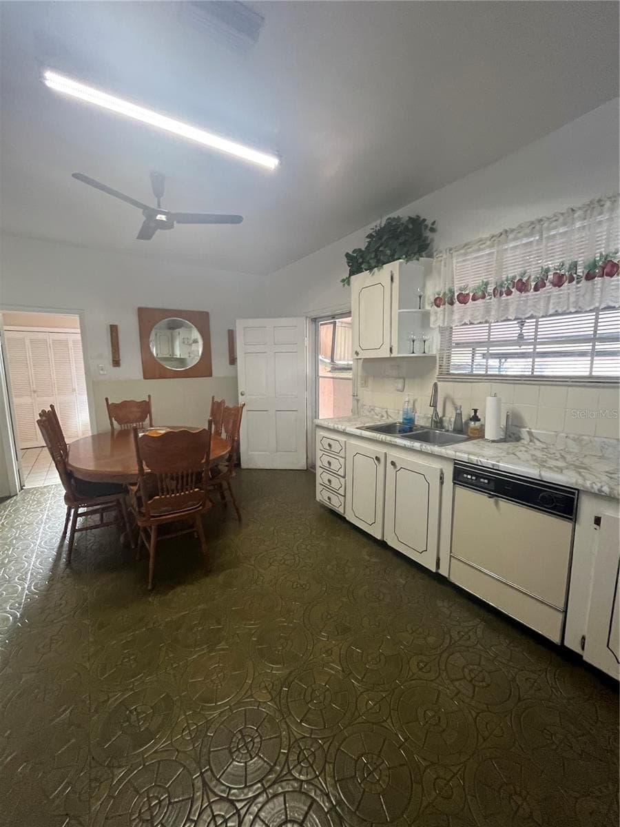 Kitchen - 2405 CORRINE ST, TAMPA