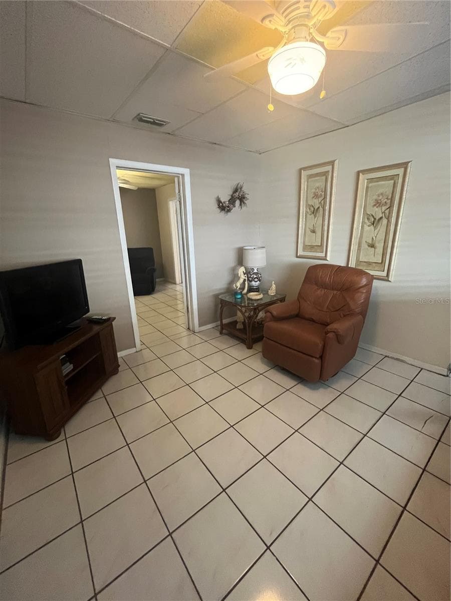 Living area - 2405 CORRINE ST, TAMPA