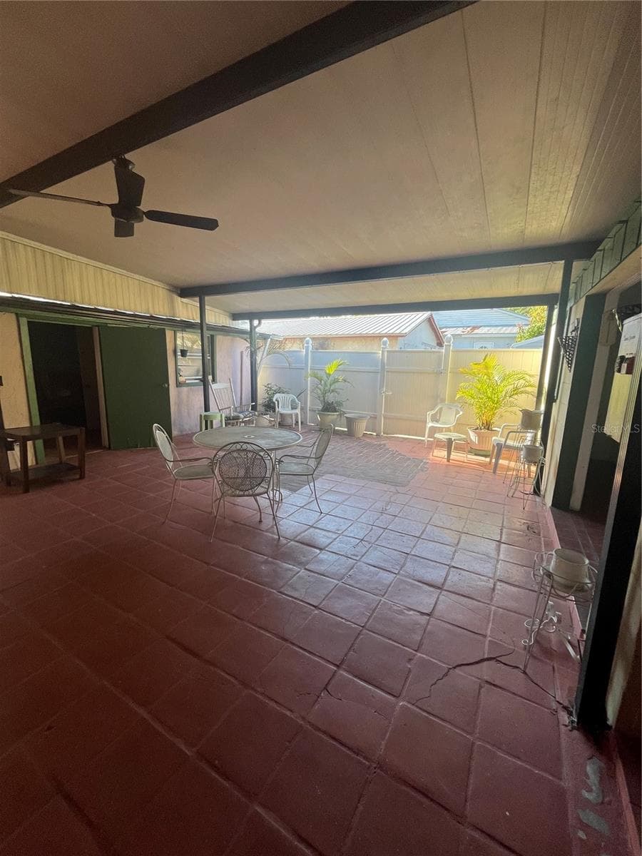 Outdoor covered porch - 2405 CORRINE ST, TAMPA
