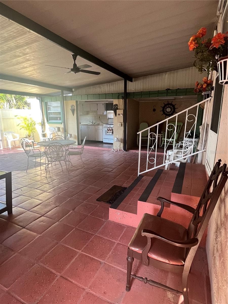 Porch - 2405 CORRINE ST, TAMPA