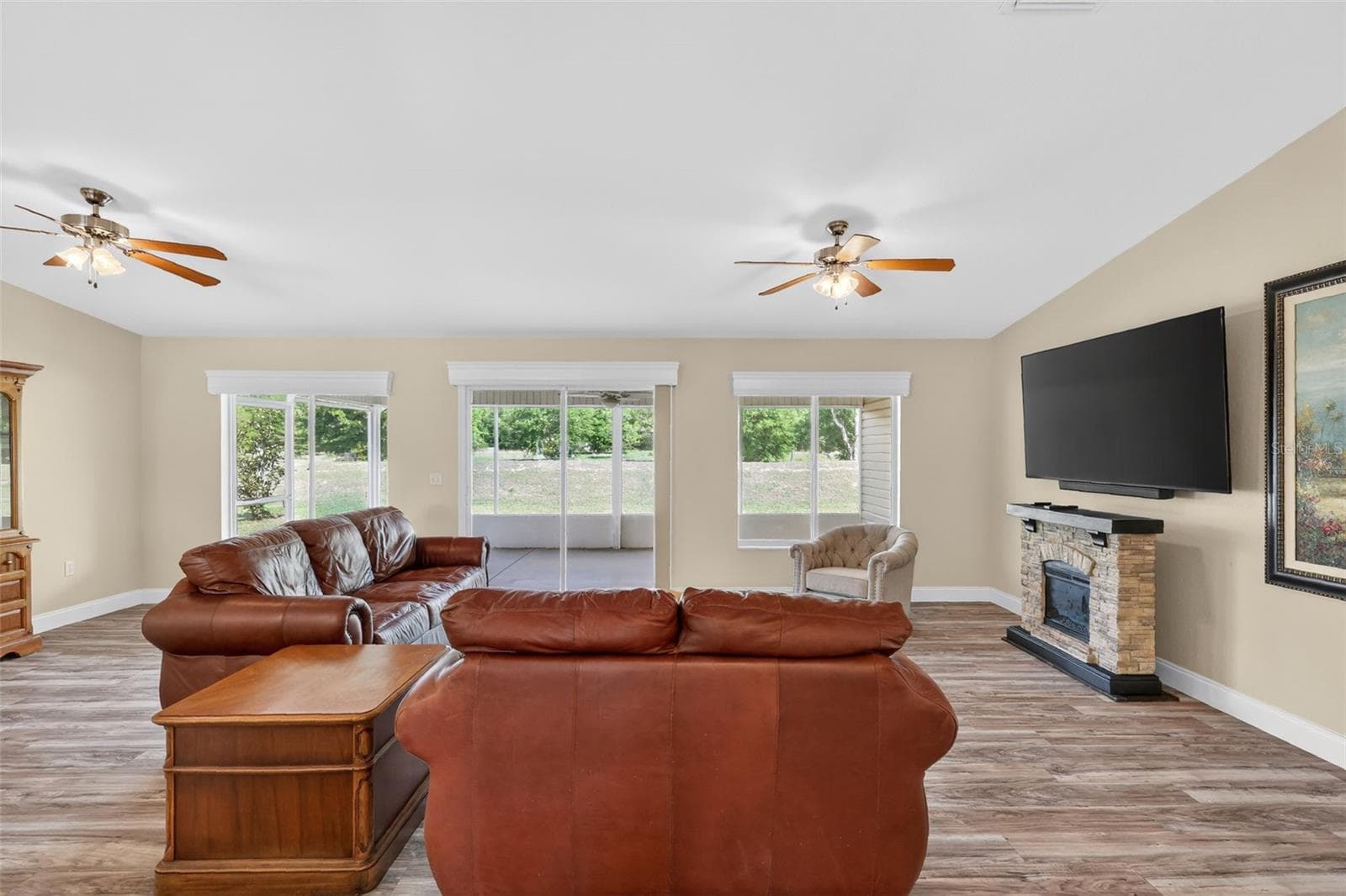 Living area - 13811 SE 85TH CIR, SUMMERFIELD