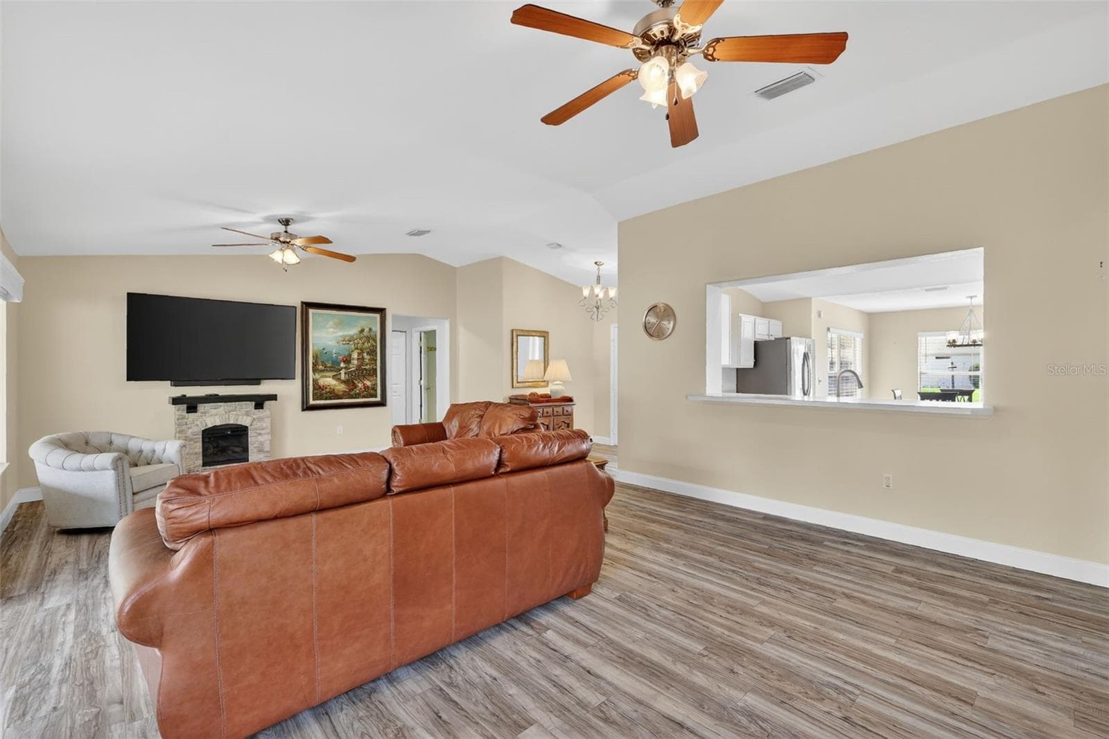 Single Family Residence at 13811 SE 85TH CIR, SUMMERFIELD, photo 9 of 31